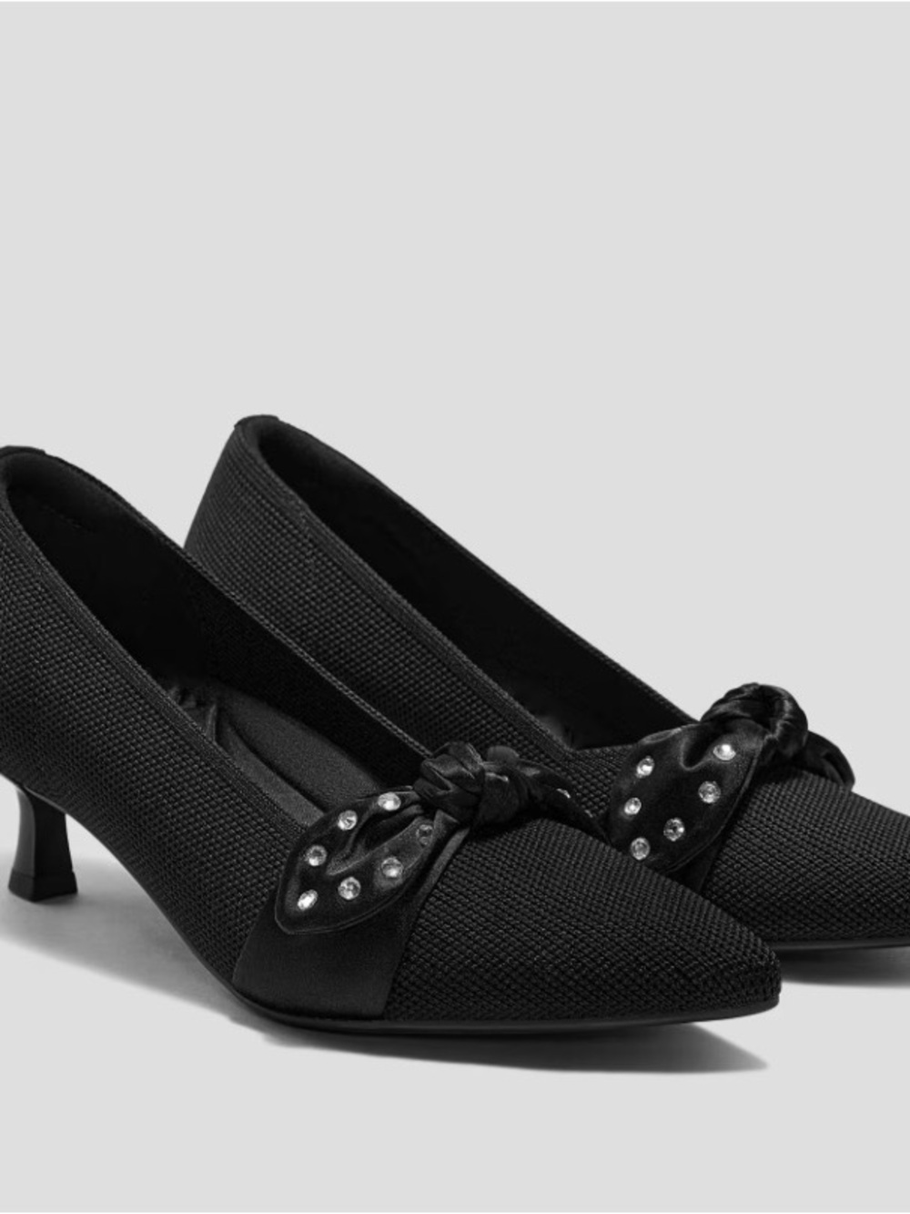 NEW IN BOX!! Black Pointed Kitten Heels size 6.5 comfy & cute!!